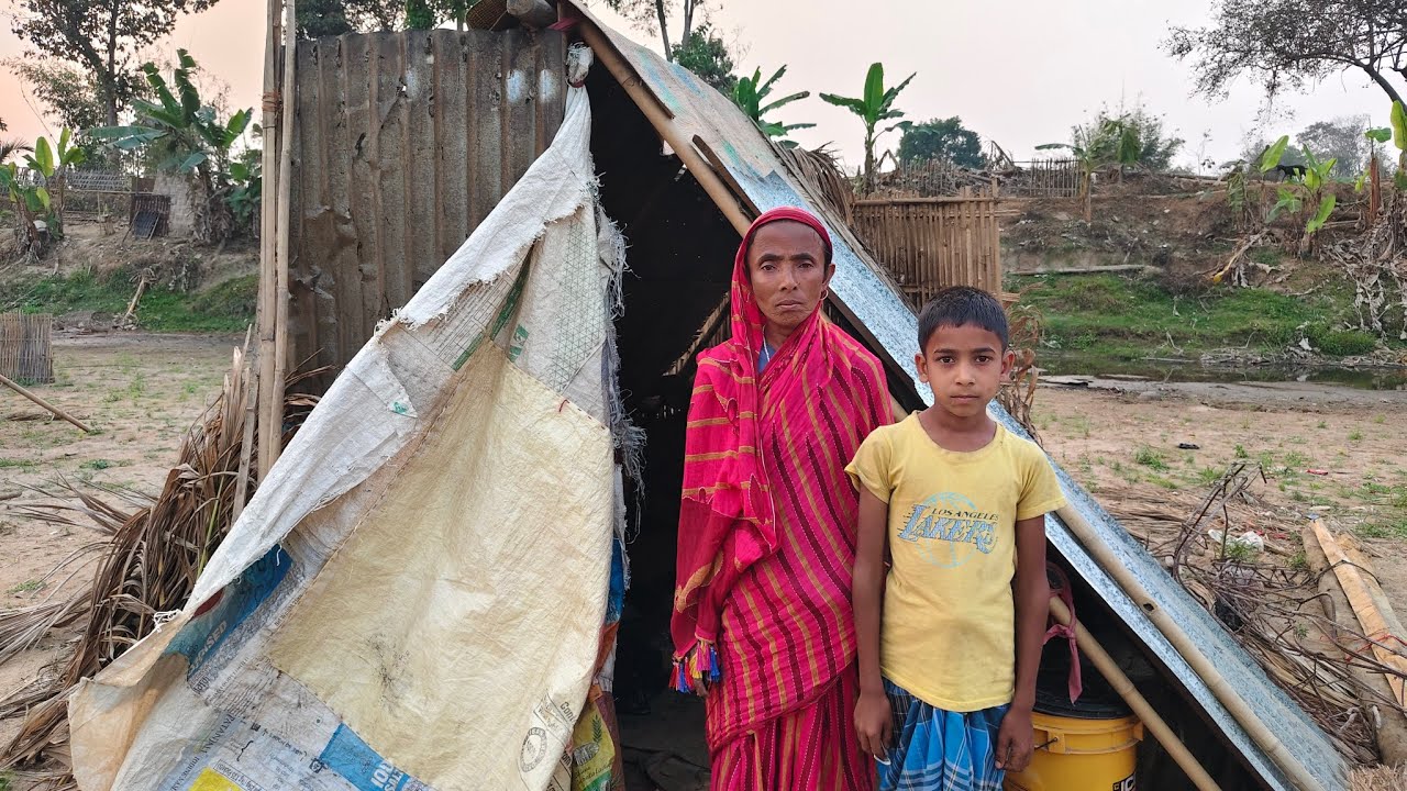 কিডনিতে পাথর,এতিম চার সন্তান নিয়ে ঘরবাড়ি হারা এই বিধবা মহিলা কতটা অসহায় দেখুন/Suk Dukher Songshar