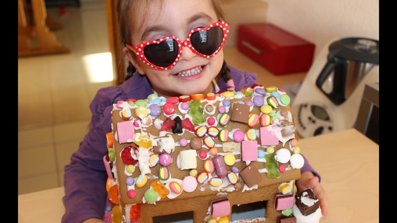 Lebkuchenhaus / Pfefferkuchenhaus / Rezept, Anleitung und Deko-Ideen / Sallys Welt