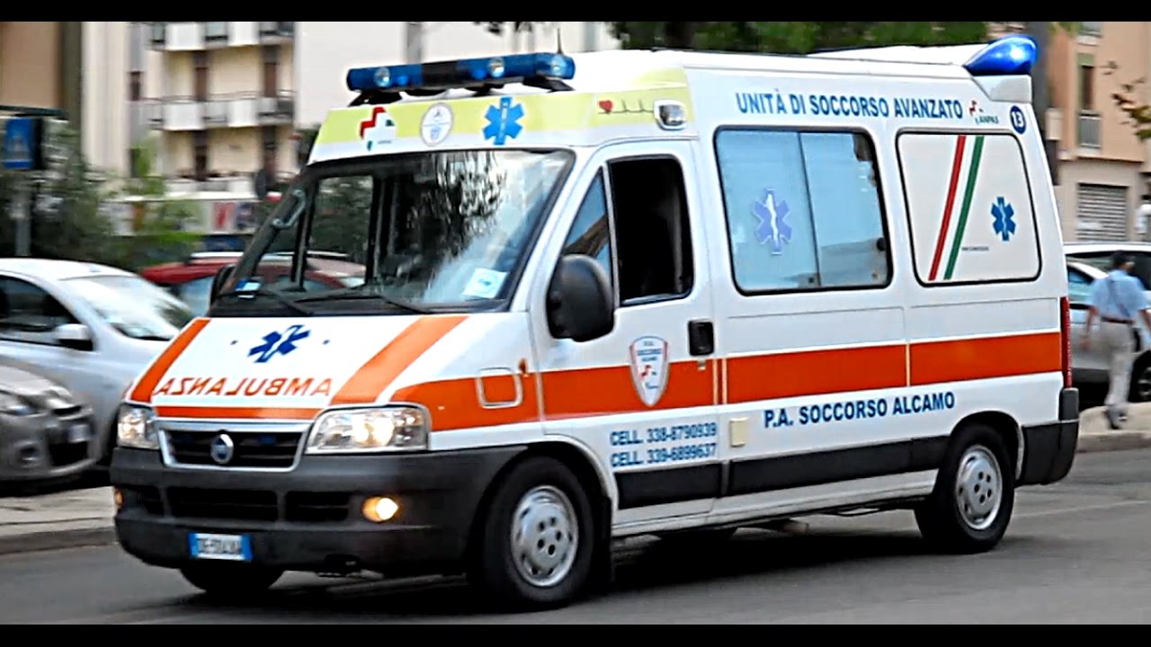 [HD - Sirena Ambulanza] 19x Ambulanze in Sirena / Ambulances in Emergency Responding with Siren
