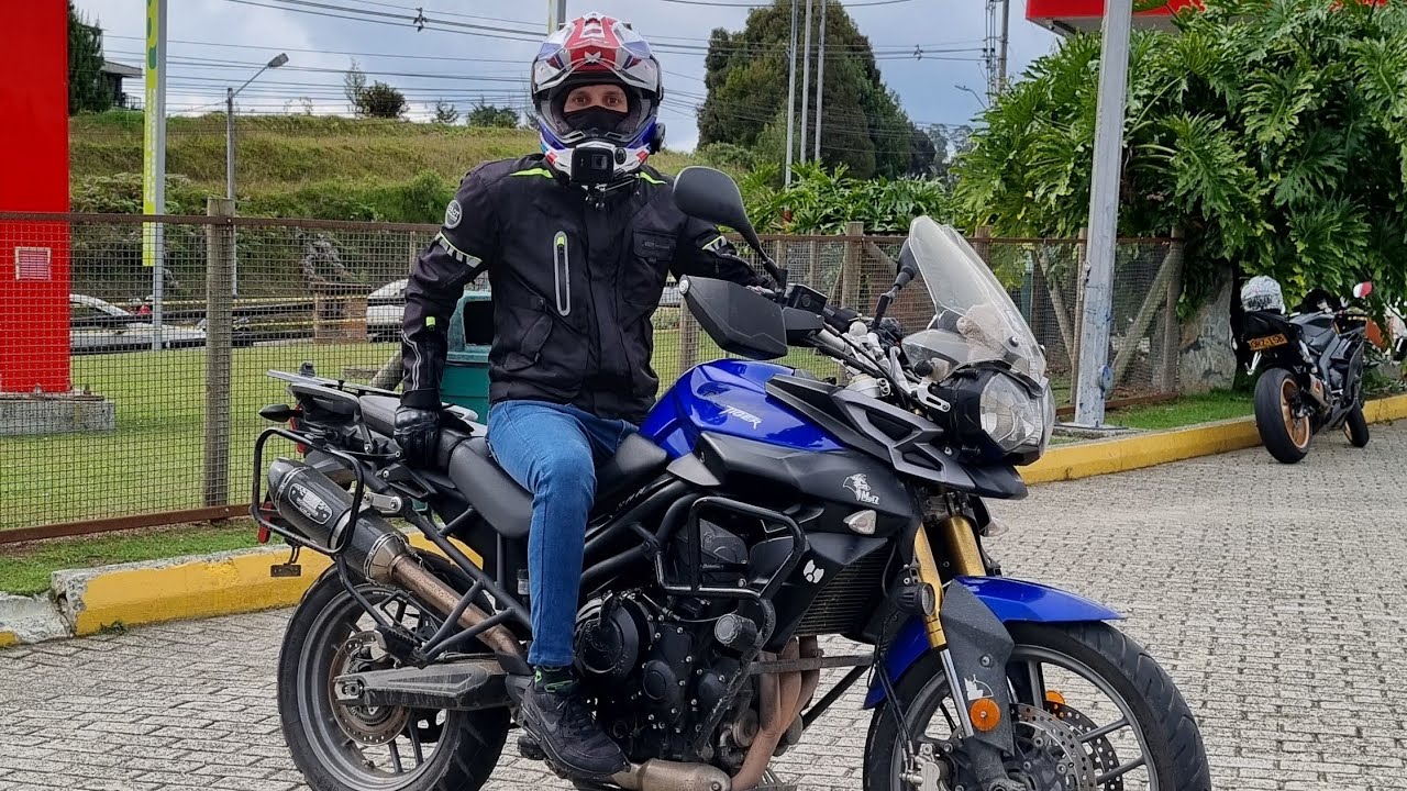 Triumph TIGER 800 Test Ride | Full System YOSHIMURA 🔥 | Medina Motors