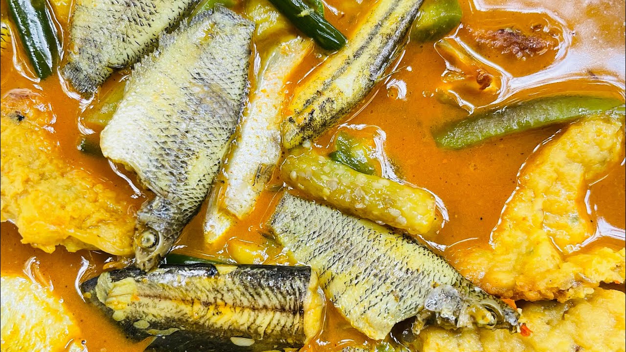 একটুর জন্য ফোনটা বেচে গেলো। 