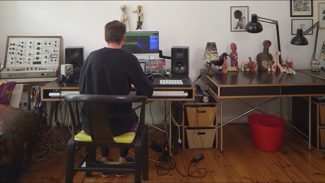 One Thing: Robert Lippok &ndash; Sine wave percussion