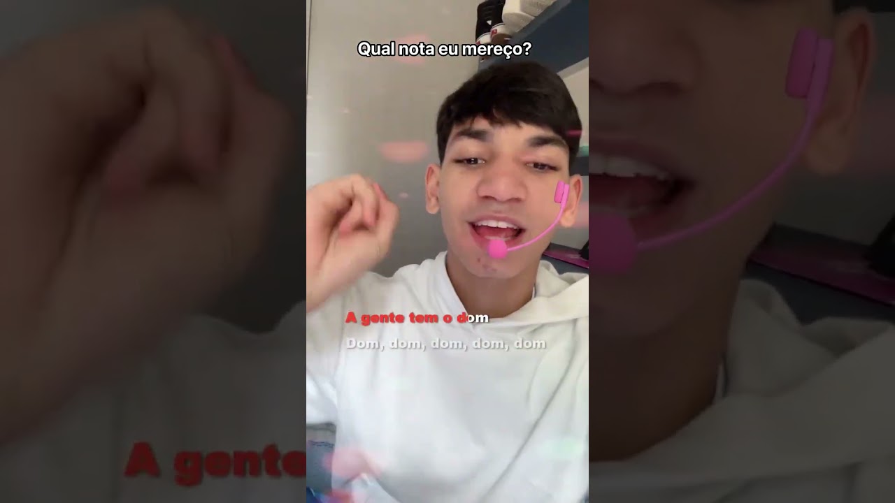 me dê uma nota galera cantando a música da Clara 