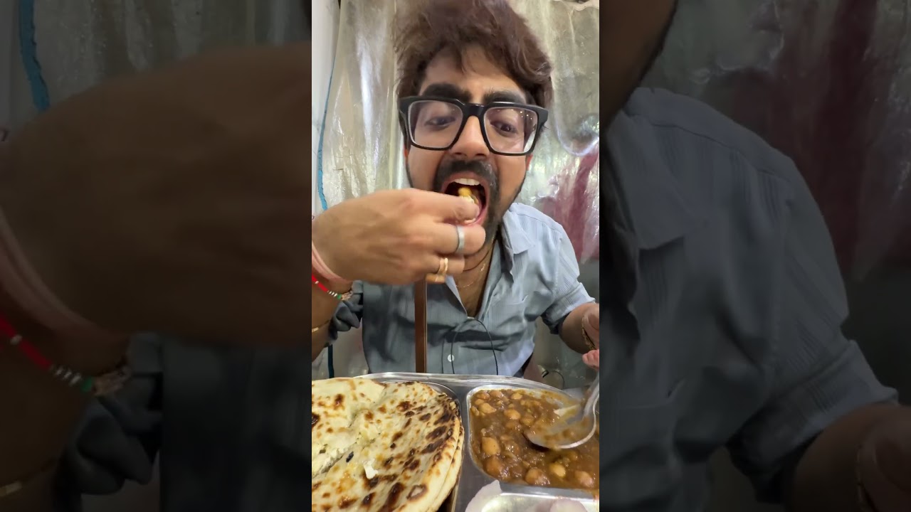 Lucknow Street Food | Sardarji ke Mashoor Chole Bhature & Kulcha | Lucknow food vlog 