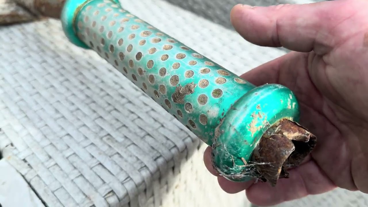 Rotating garden spade shaft called the GripNTwist