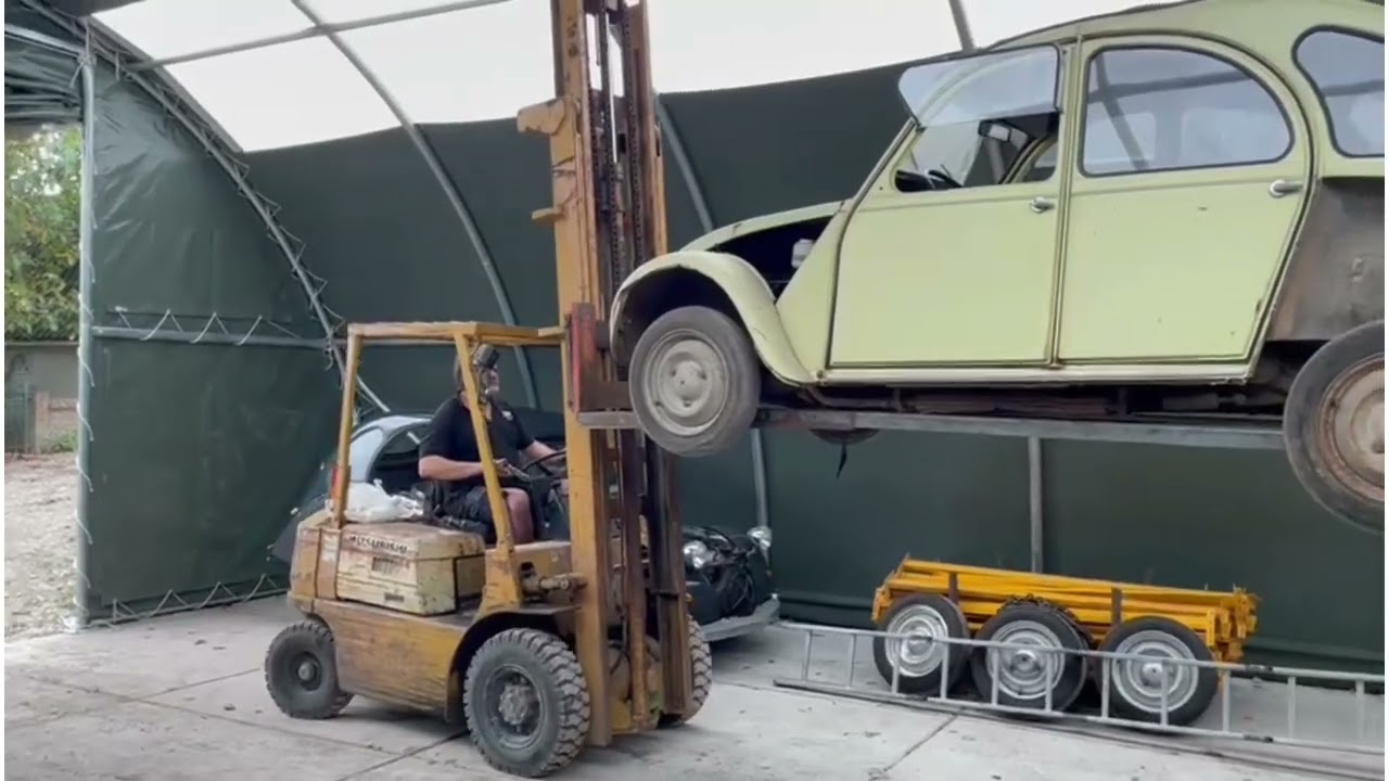Played with Citroën 2CV's, Austin 10, Peugeot and the forklift again this week