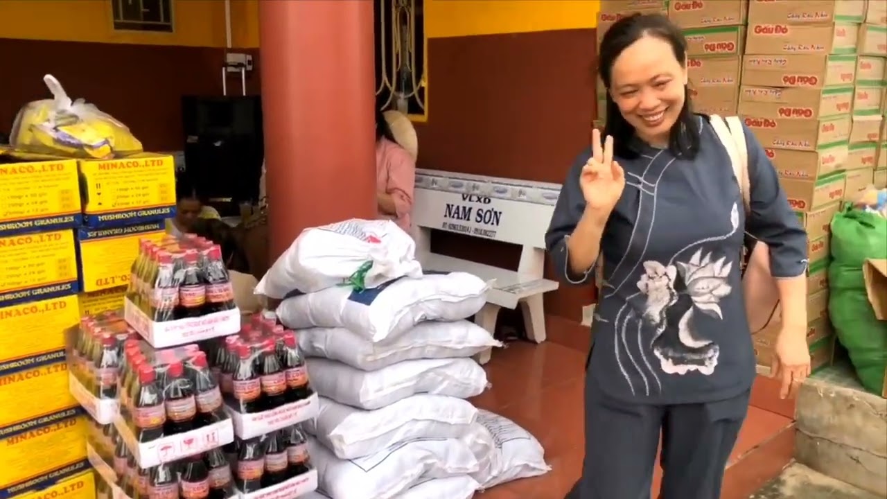 CHÙA TÂY THIÊN Q.6 PHÁT QUÀ TÂN CHÂU, HỒNG NGỰ 