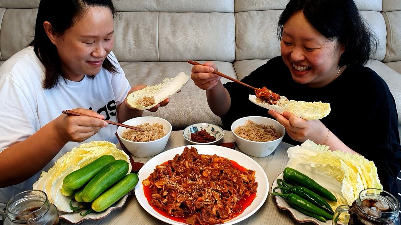 고기반찬~!! 제육볶음&배추쌈 (f.미니오이,청양고추) | Home meal (Jeyuk bokkeum(Stir-fried Spicy Pork), Ssambap) Mukbang