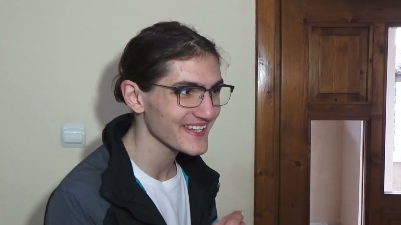 Film serial 𝐅𝐑𝐀𝐓̦𝐈 𝐒̦𝐈 𝐒𝐔𝐑𝐎𝐑𝐈 - episodul 15