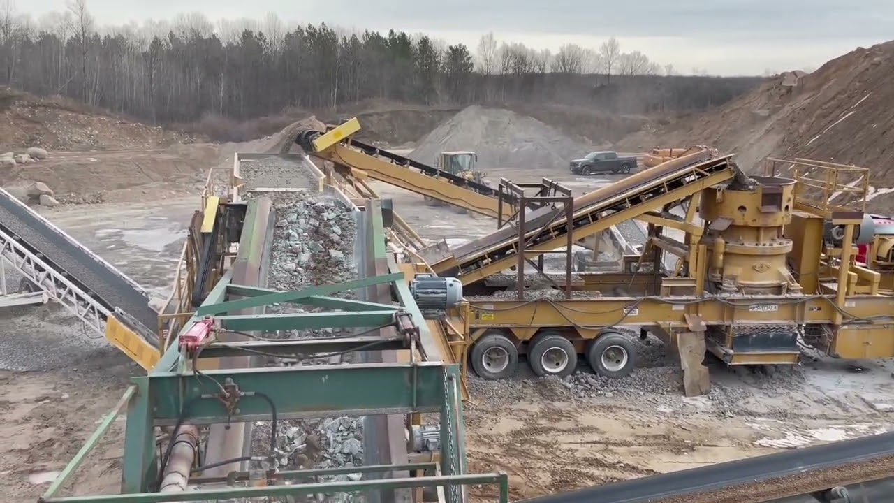 Crushing 3/4” concrete stone from a sand and gravel deposit.