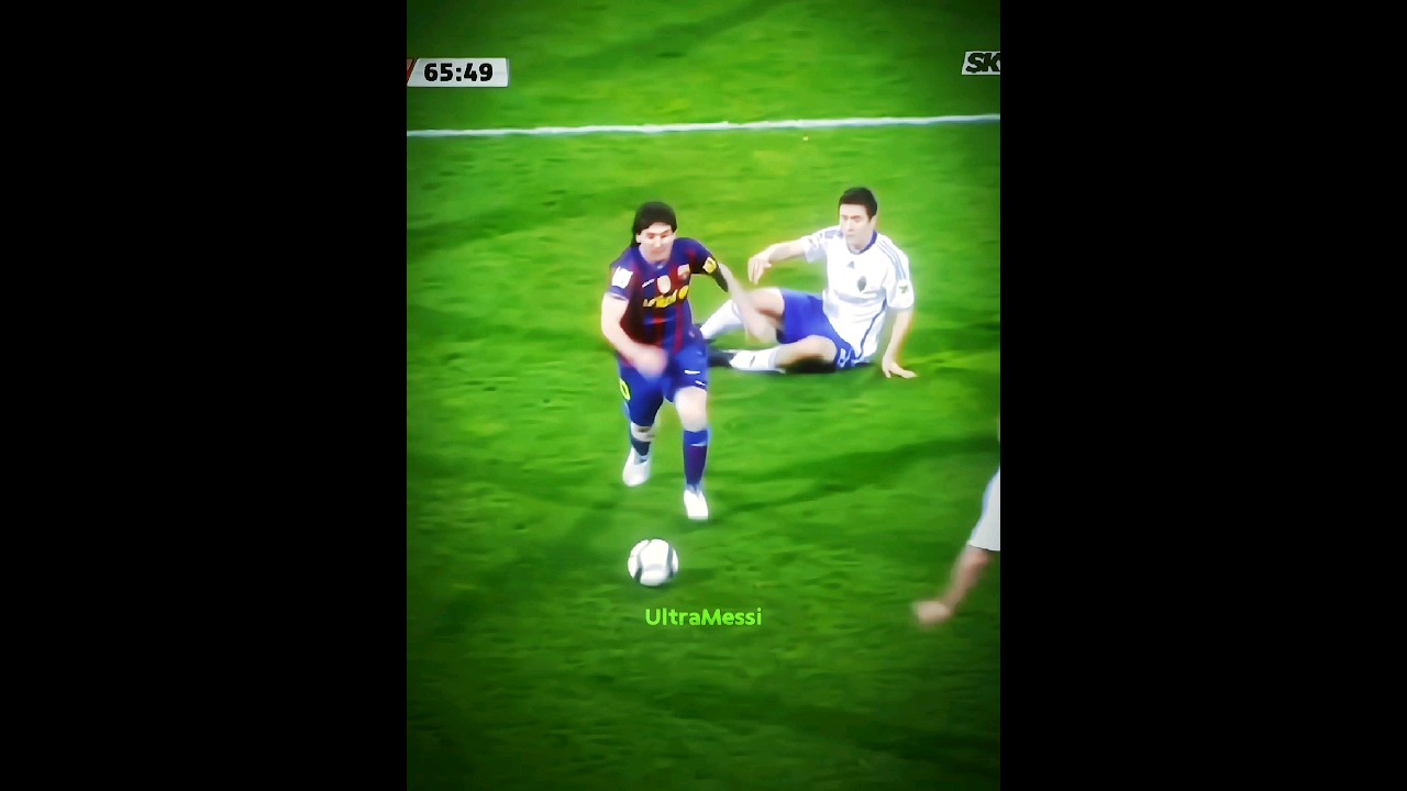 Dribbling God 🥶🔥 #messi #football #shorts