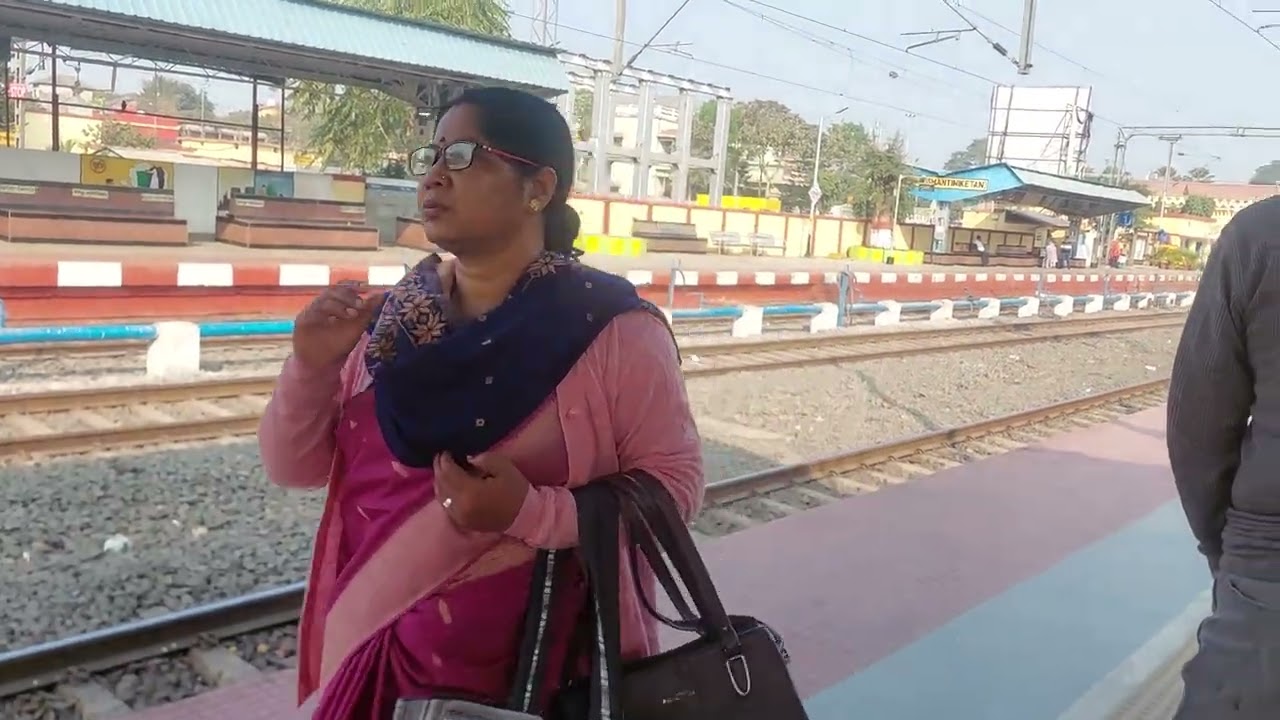 13428 DN SAHEBGANJ HOWRAH INTERCITY arrival at BOLPUR SHANTINIKETAN 