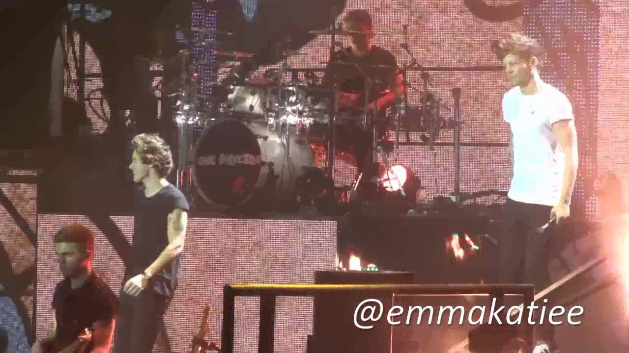 One Direction - Teenage Dirtbag - Sheffield Matinee