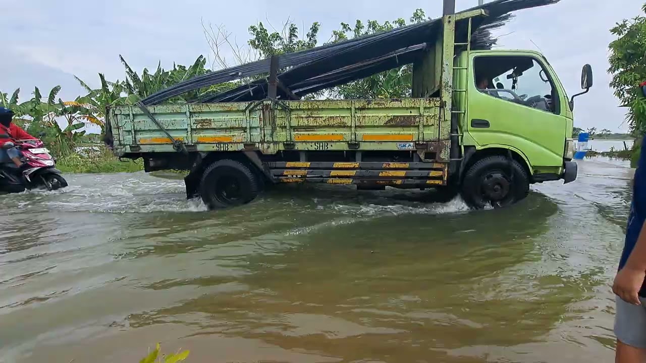 Main air Banjir glagah lamongan januari 2026
