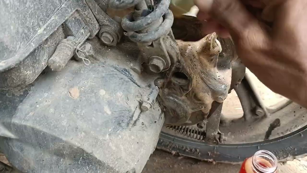 Ampuh sekali membersihkan kerak pada mesin motor sampe mengkilap lagi cuma dengan cairan ini