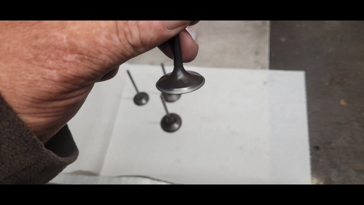Attention, choisissez bien votre pate de rodage à soupapes.