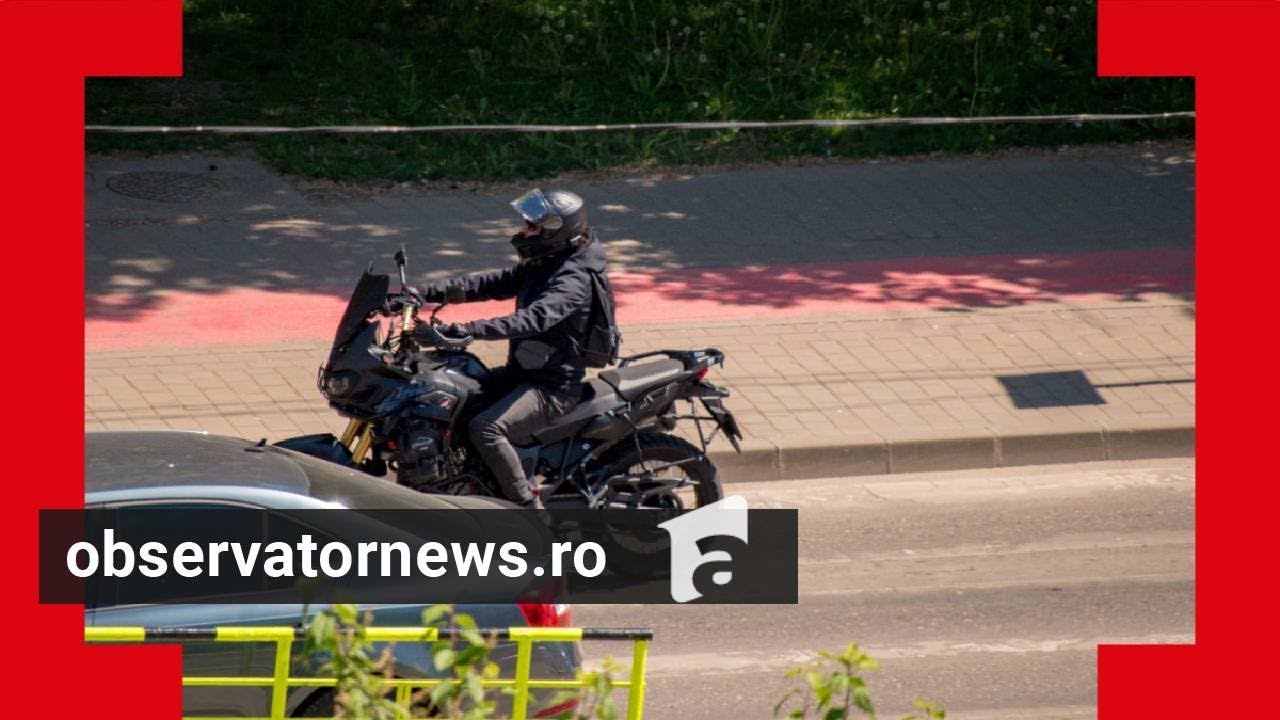 Reguli noi pentru motociclişti: pot circula pe benzile de autobuz şi se pot strecura printre maşini