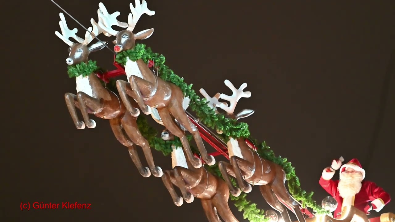 Fliegender Nicolaus auf den Märchen Weihnachtsmarkt 2024