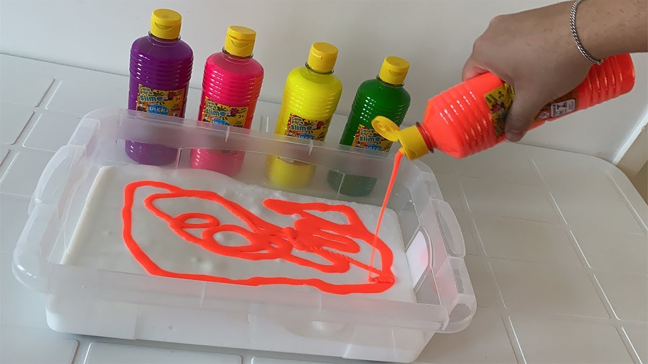 JOGUEI VÁRIAS COLAS COLORIDAS GIGANTES DENTRO DO SLIME BRANCO!! (Ficou muito maluco)