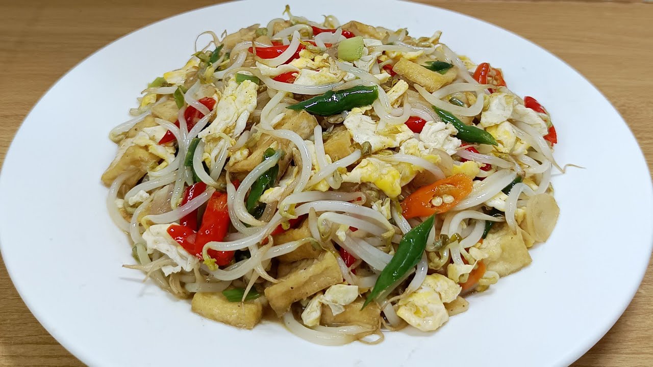 Вкусный и простой рецепт жареных ростков фасоли с тофу и яйцами.