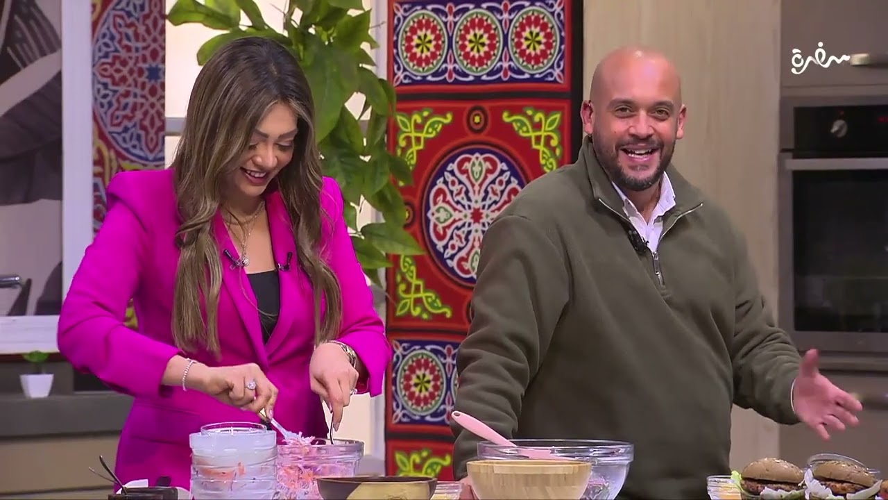 سلطة كول سلو صحية و سلطة فاصوليا خضراء مع ساندرا مكاري و عمر إسماعيل في إزي الصحة