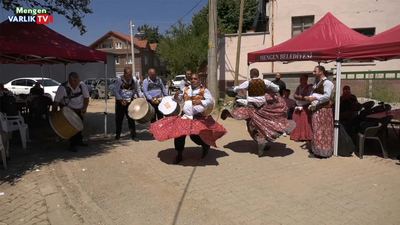 Kemancı Hacı Kemal Tokuş ve Ekibinden Mengen'de 4 davul 4 köçek, selamlama - özel gösteri