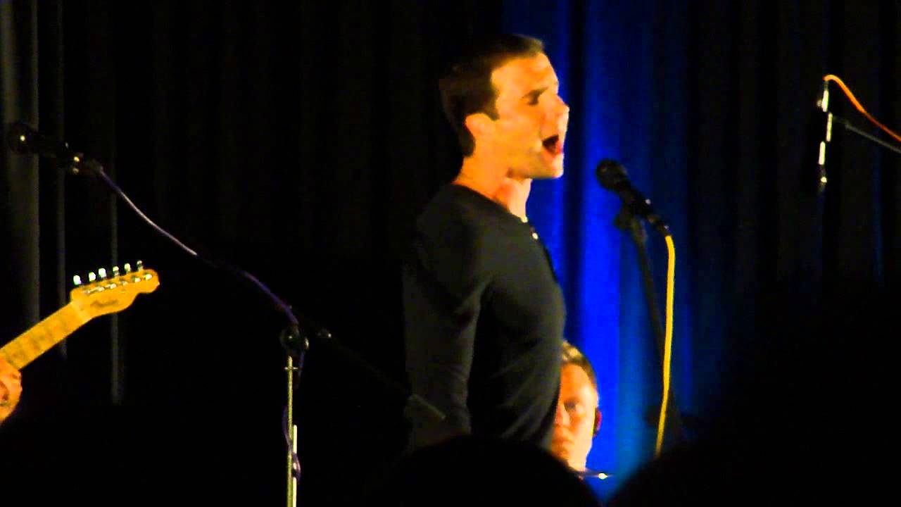 NJCon2014 Gil McKinney singing at cabaret