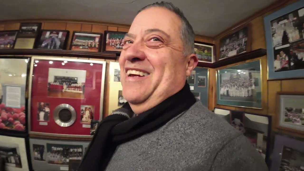 Victor Santos em sua casa