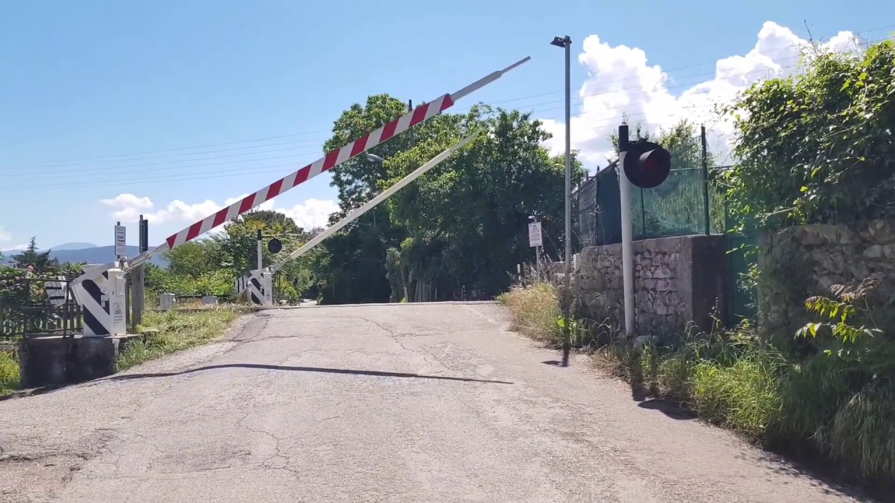 Passaggio a livello Terni // Level crossing