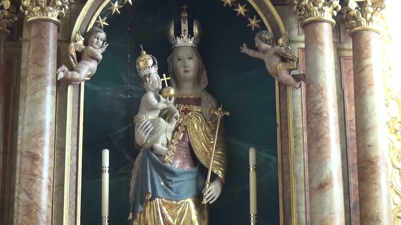 Drei Kirchen und ein Schloss