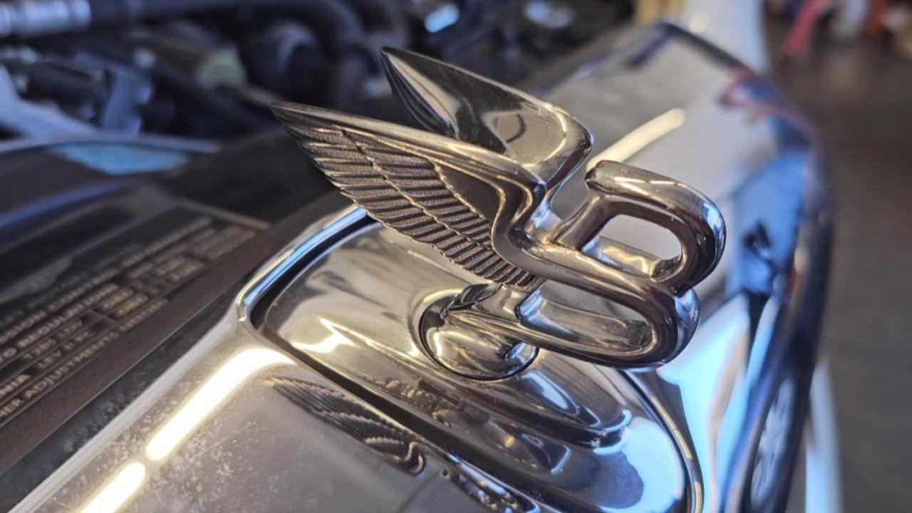 Диагностика неисправности двигателя Bentley, не запускающегося от лампочки.