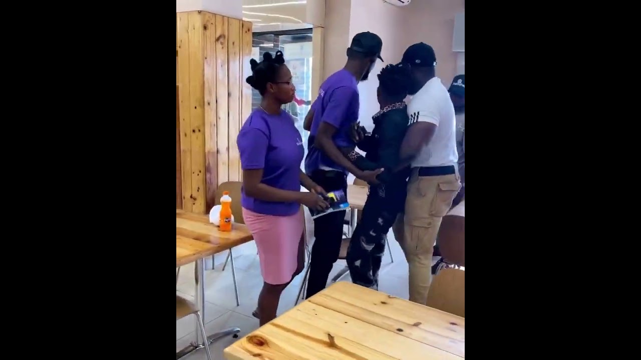 palmpay agents arrest man in a resturant