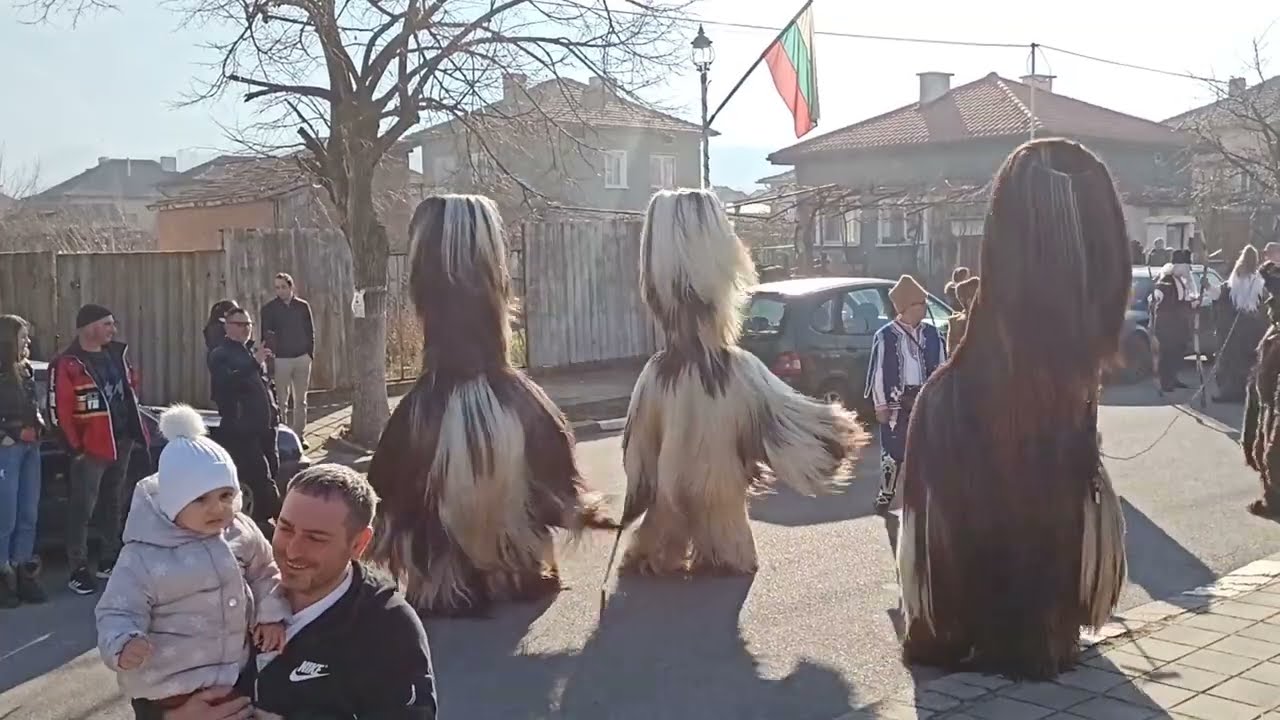 Празник Сурва.  Кукерска група с ръководител Спас Тодоров Каруцата-01.01.2023 г., в Евросело Черниче