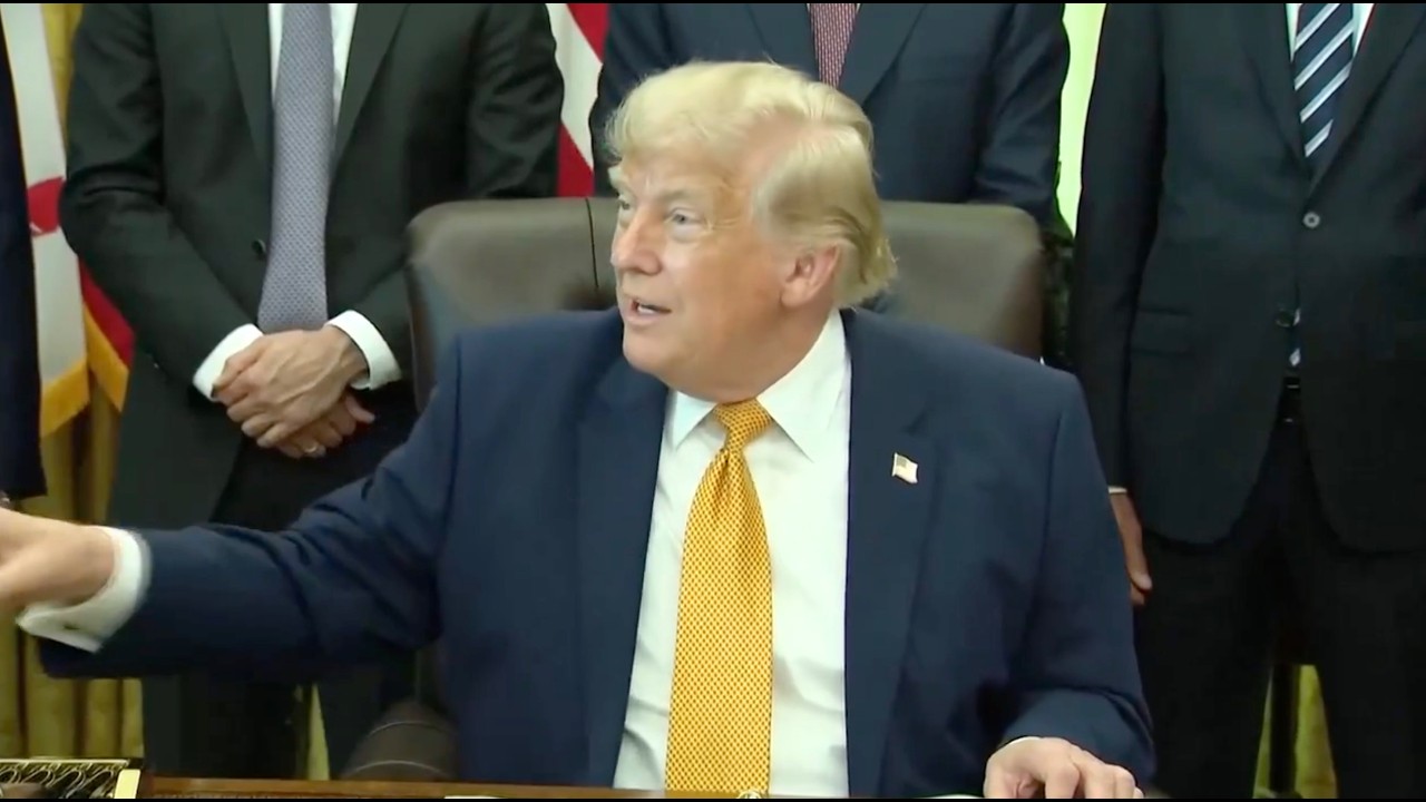Трампа попросили предоставить доказательства того, что &laquo;вандалы&raquo; разрушили Отражающий бассейн