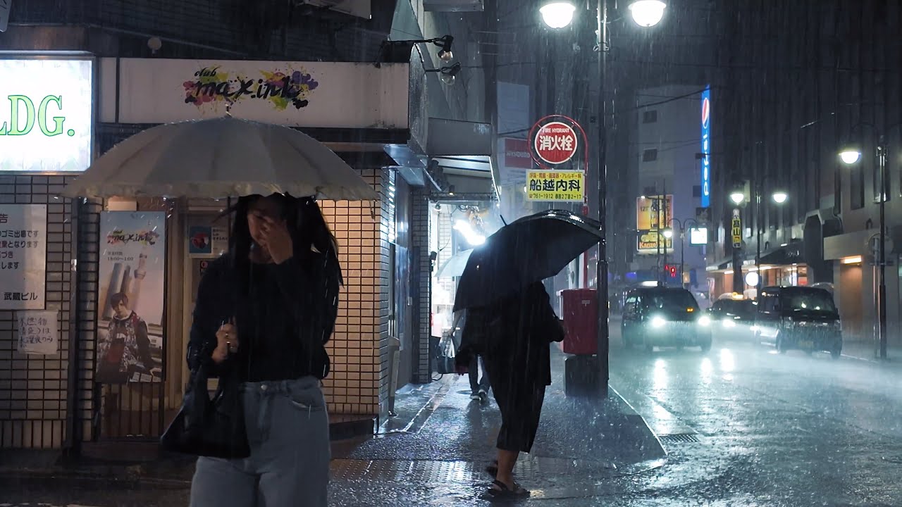 Nakasu in Heavy Rain – Exploring Fukuoka’s Vibrant Nightlife Streets【4K Japan Walk】