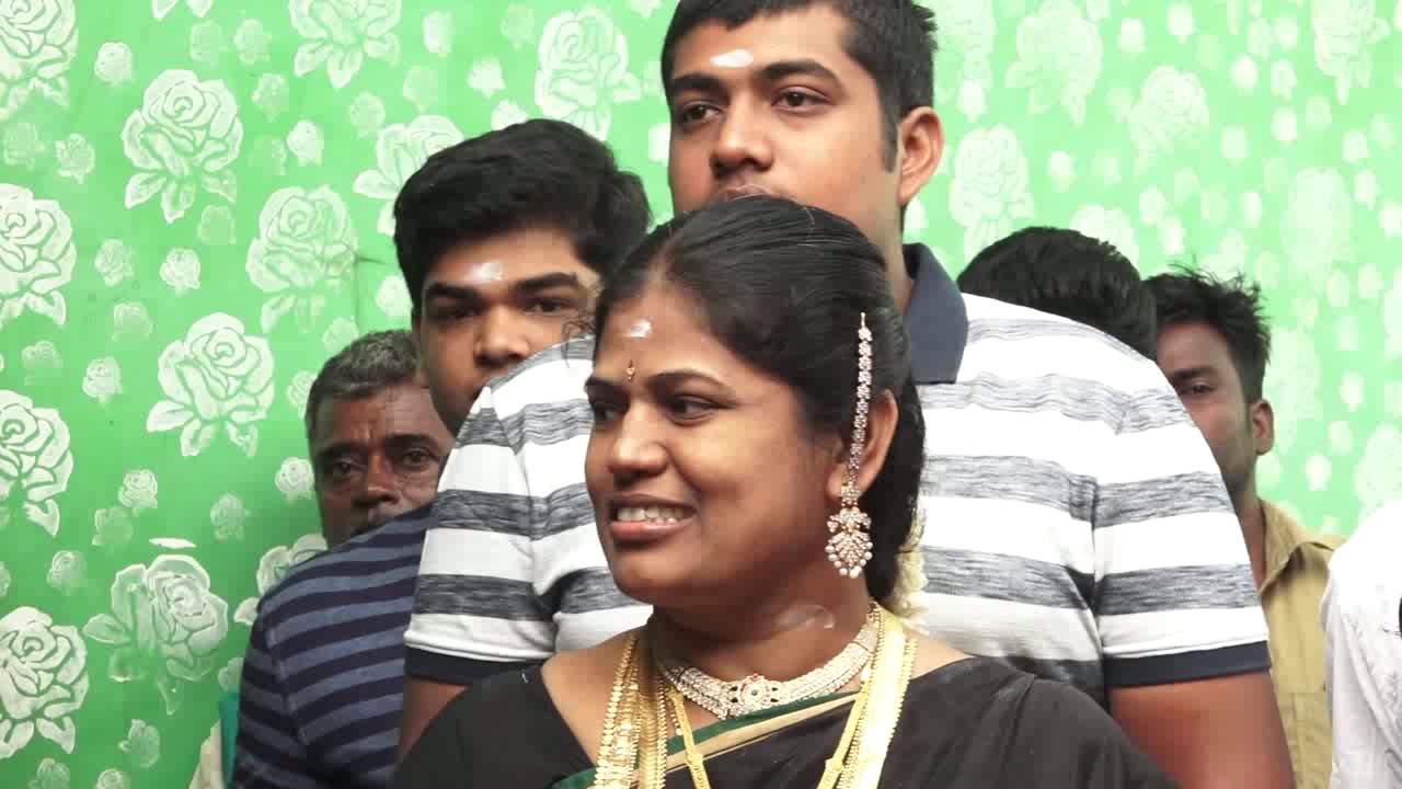 Pulithevar heir,  nelkattumseval zamin Rani : U. Gomathi muthu Rani  paying homage ( part-1 )