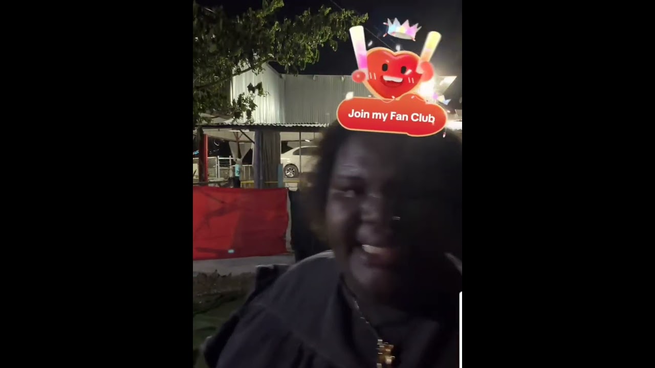 Роузли сказала, что не понимает, почему Джейк не говорит Нессе, чтобы она оставила ее в покое.