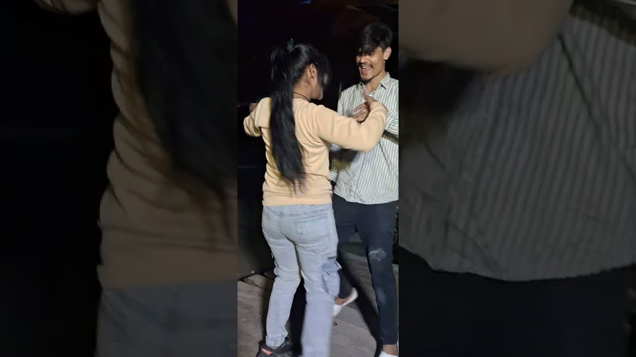 पार्टी में डांस प्रोग्राम