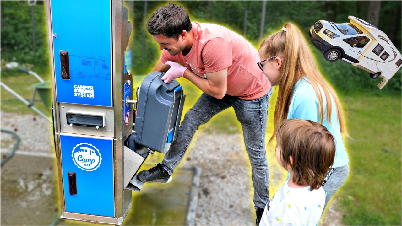 CZYŚCIMY KIBELEK Z KAMPERA - czy to trudne, czy tata się ubrudzi?