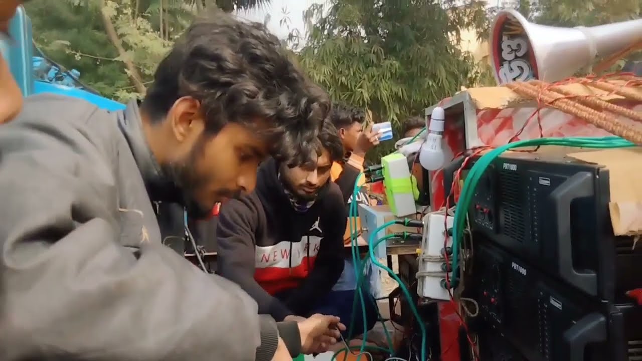 আজ সাউন্ড👑কিং নতুন ১৬ ফার্স্ট ফিল্ড পাপাই দা নিজে হাতে মাল চেক করছে পৌষ পাবন উপলক্ষে বাজাচ্ছে উচালন