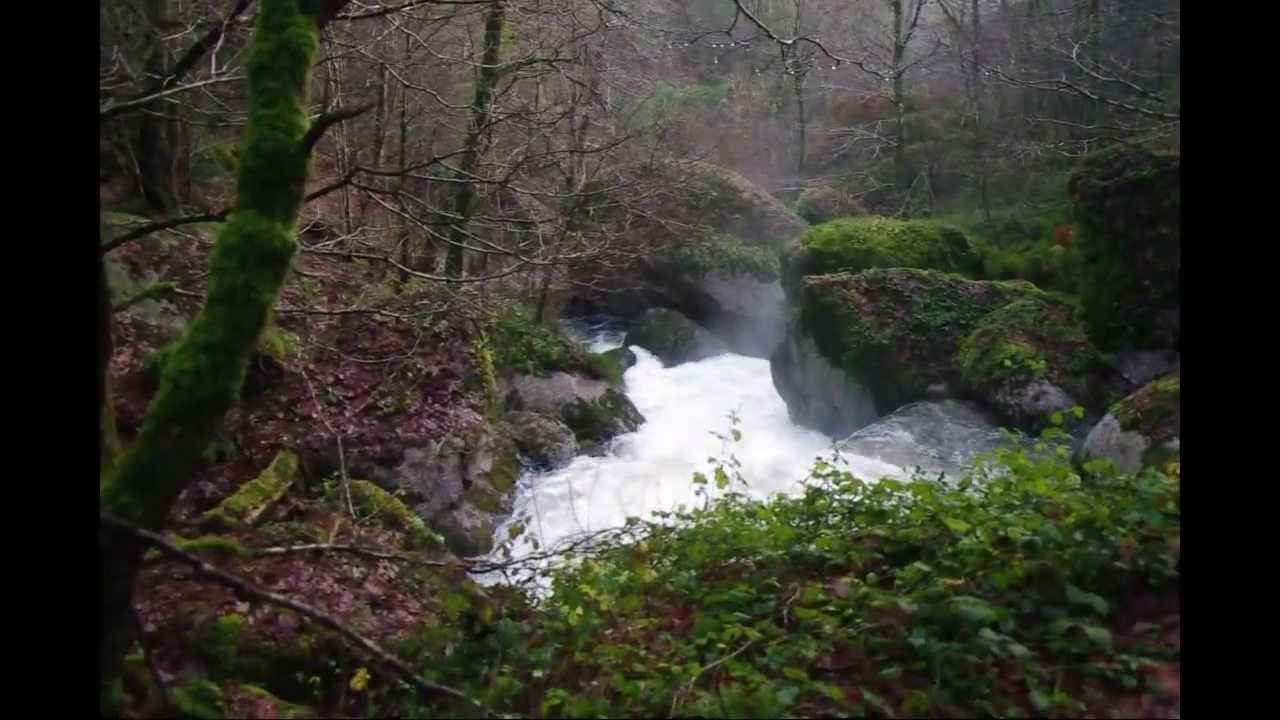 La rivière d' Argent en crue du Huelgoat ce jour de Noel 2013