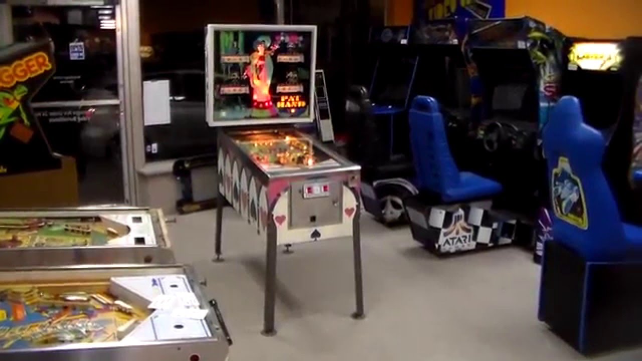 1975 Williams Pat Hand Pinball Machine - Electromechanical awesomeness!
