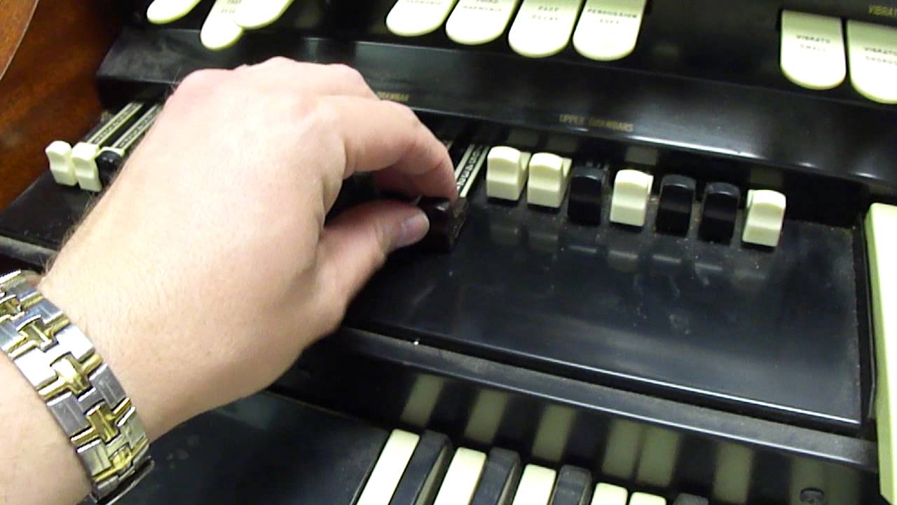 SouthJK's 1963 Hammond M-101 organ and Leslie 22H