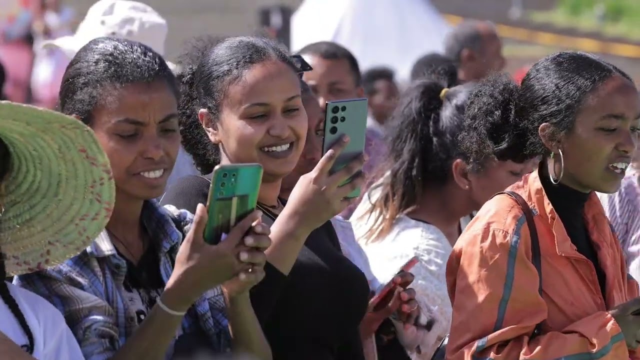 ኑ ጭቃ እናቡካ ፣ አንድ ቀለም ፌስቲቫል 2016 በመስቀል አደባባይ Nu Chika Enabuka Mud and clay One Color festival 2023