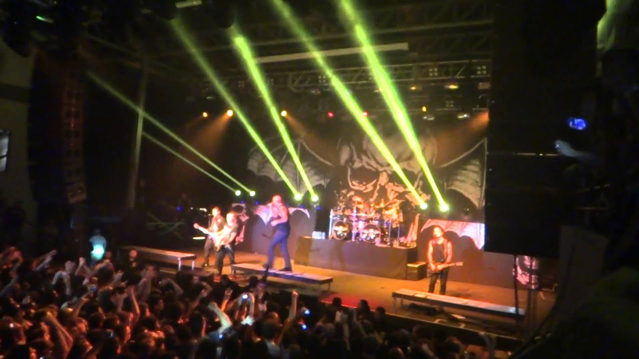 Avenged Sevenfold - Curitiba 19/03/2014 - De Shepherd of Fire até Doing Time (abaixe o volume)