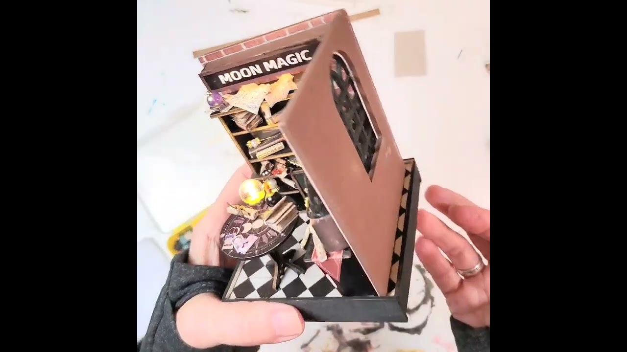Winter weather warning, DIY Room Box and miniatures