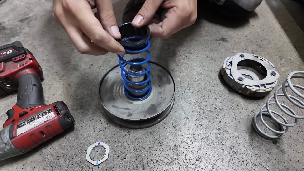 Výměna kontrastní pružiny a spojkových pružinek na skútru