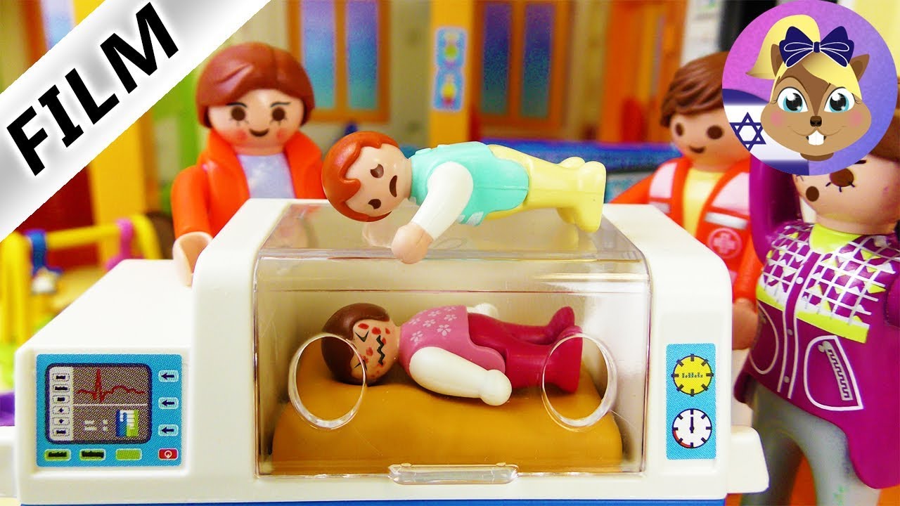 סרט פליימוביל - היום הראשון של אמה בגן! מישהו הולך לבית חולים!
