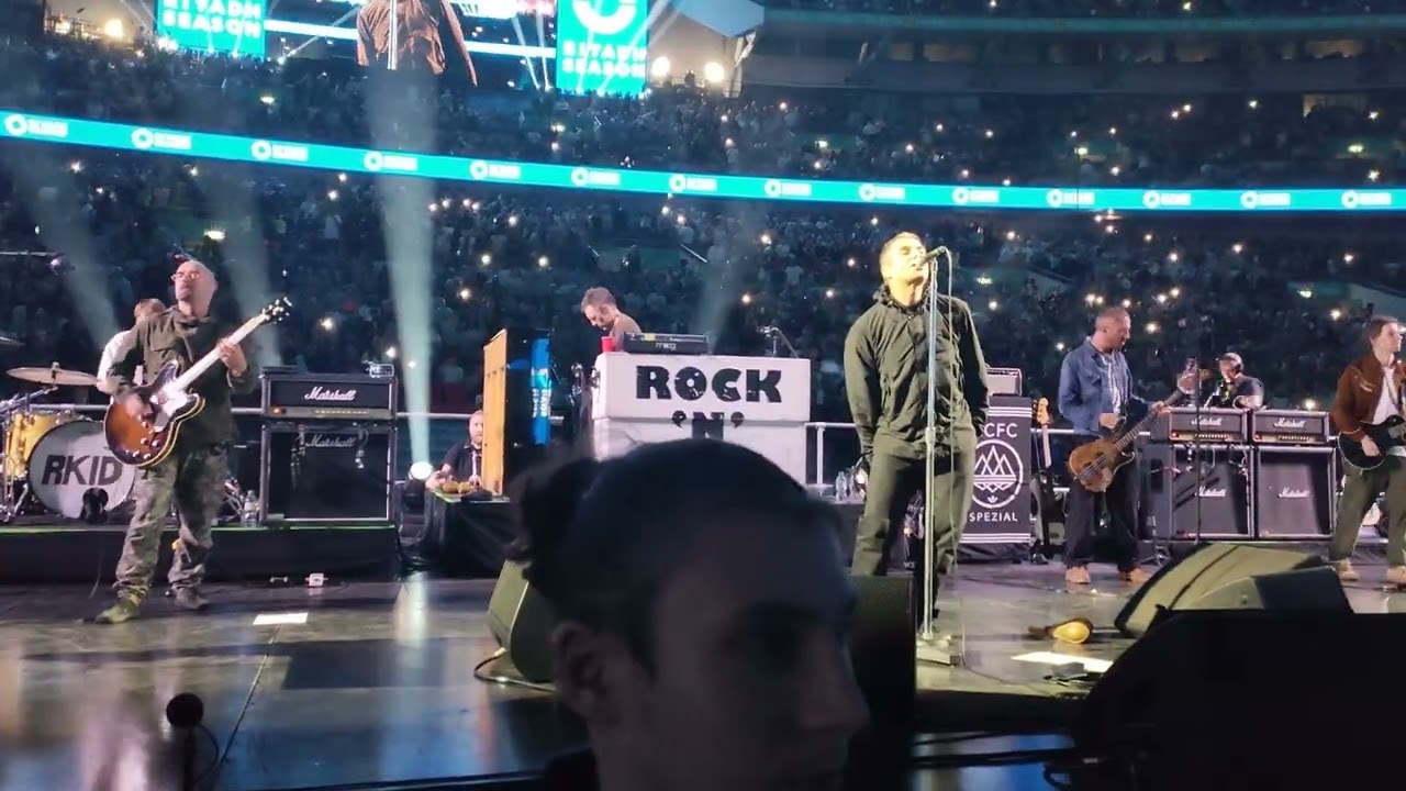 Liam Gallagher Front Row Live and Exclusiiiiiive! 🤩