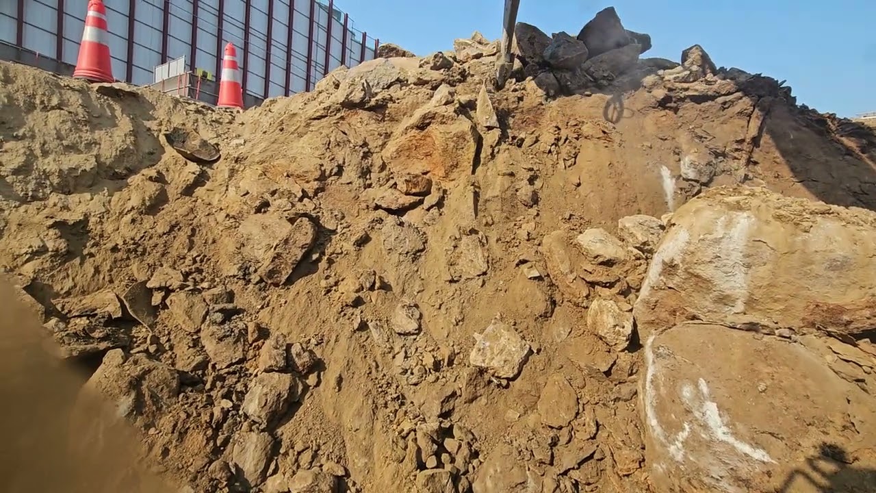 @진동리퍼 520LC. 월대및루베작업합니다 01037495527물량걱정안하셔도 됩니다 어떠한진동리퍼 보다 강력합니다궁금하신거전화주세요